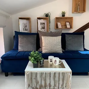  Apartment Quiet Corner